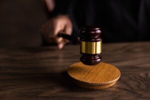 Judge striking a gavel, representing courtroom experience and the strategic advantage of hiring a defense attorney with a prosecutorial background